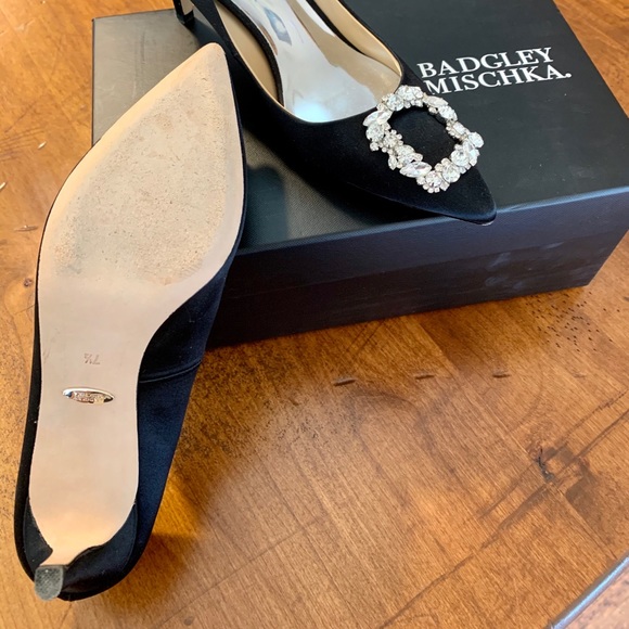 Badgley mischka carrie crystal pilgrim satin pumps Clearance